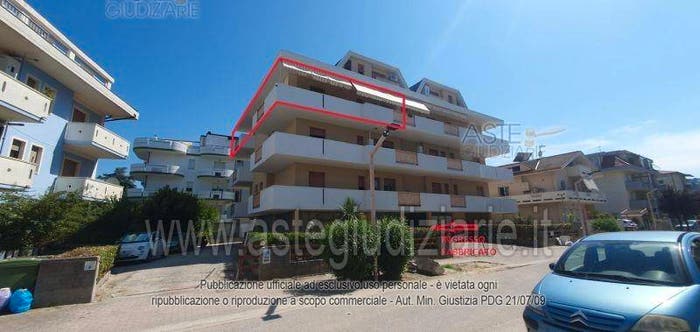 Appartamento con 6 locali in vendita in Via Vomano, Centro, Martinsicuro
