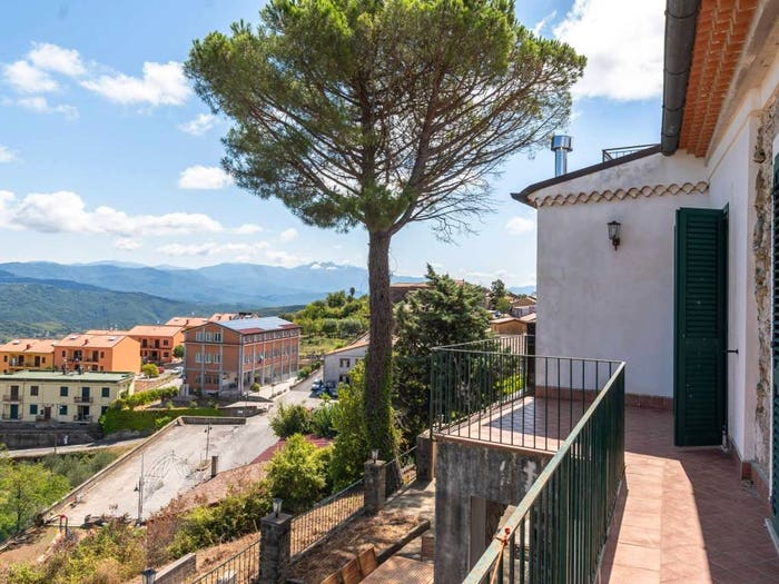 Casa con 6 locali in vendita in Via Ripetta, Centro, Lustra