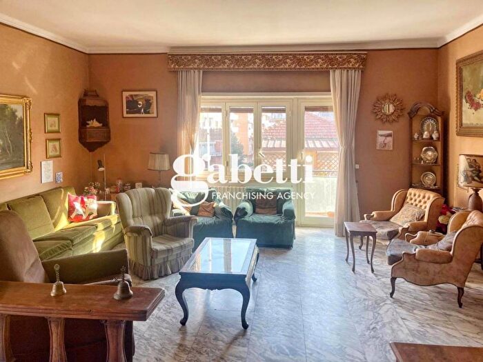 Appartamento quadrilocale in vendita in VIA GIUSEPPE MANTELLINI, Appio Latino, Roma