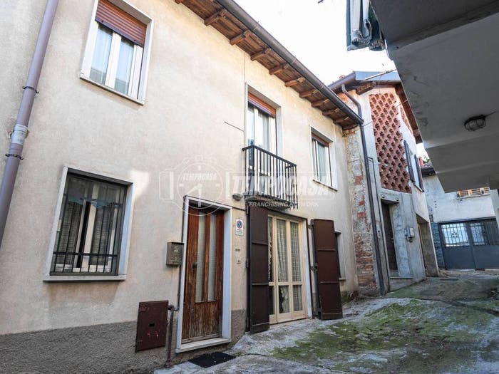 Appartamento bilocale in vendita in Via Castello, Centro, Inverigo
