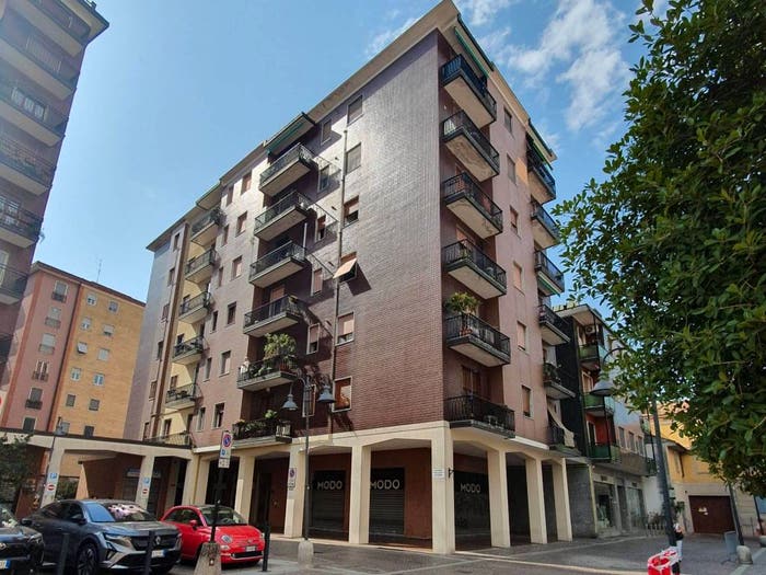 Appartamento trilocale in vendita in Via Vincenzo Monti, Corsico