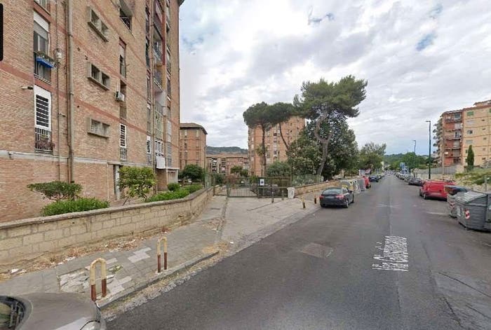 Appartamento con 6 locali in vendita in via Giustiniano, Soccavo, Napoli