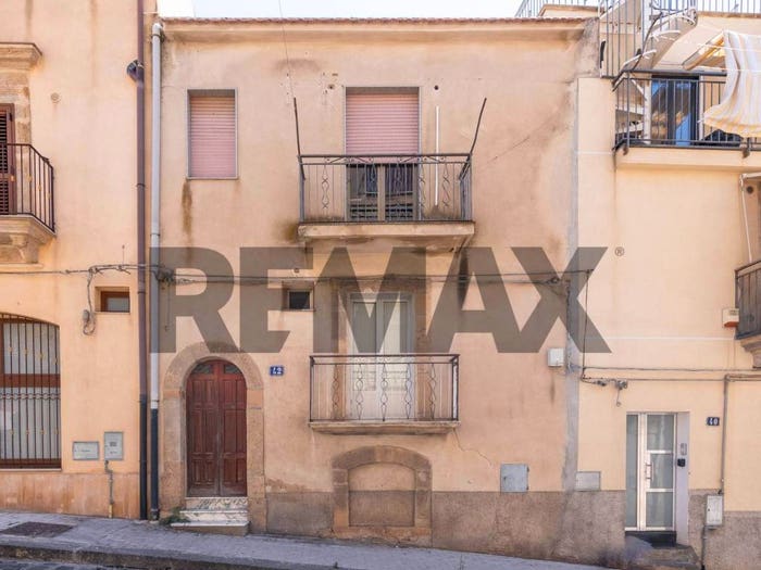 Casa con 6 locali in vendita in Via San Leonardo, Centro, Caltagirone