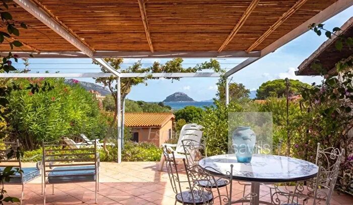 Appartamento con 5 locali in vendita in Via dell'Erica, Golfo Aranci