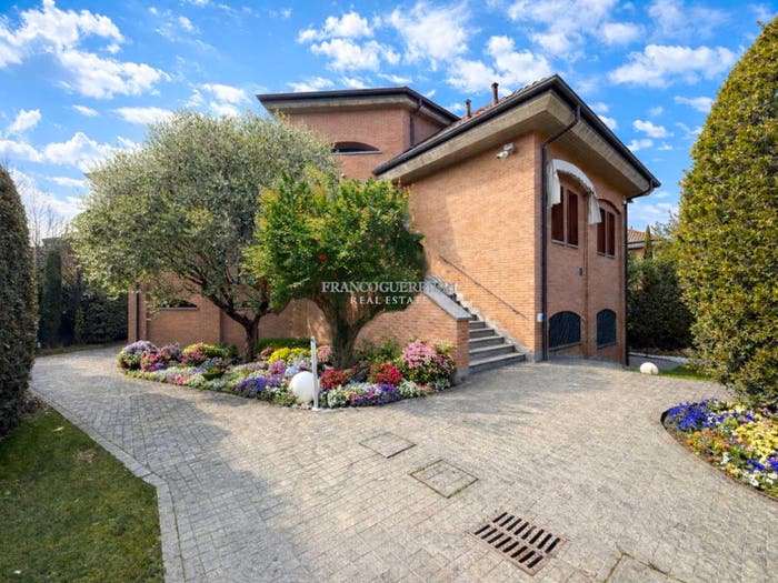 Casa con 6 locali in vendita in Via Pietro Maroncelli, Bernareggio