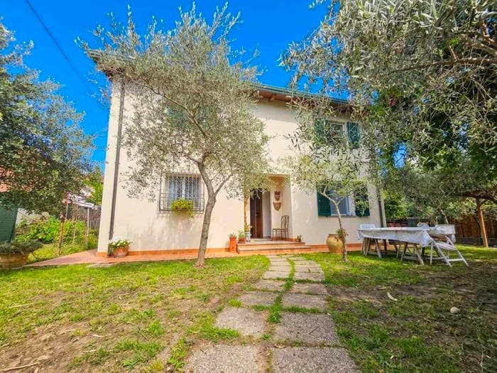 Casa quadrilocale in vendita in Via XXV Aprile, Marina Verde Renella, Montignoso