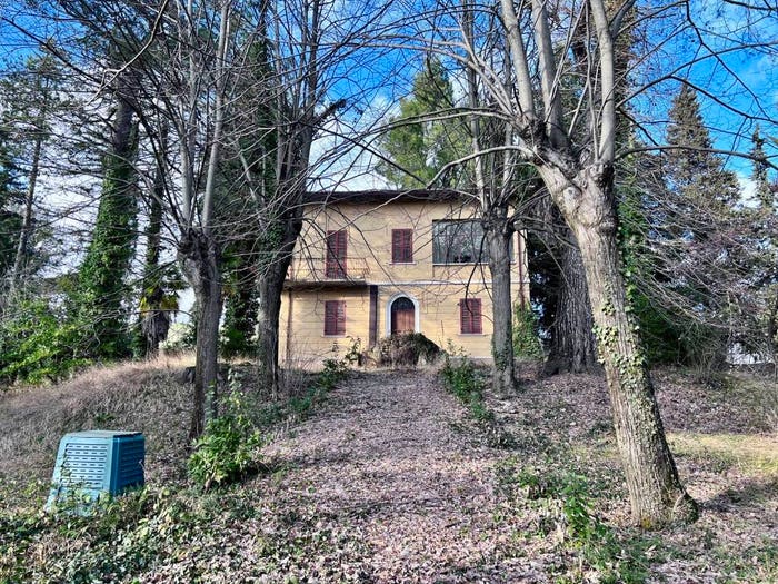 Casa con 6 locali in vendita in Via Fenigli, Pergola