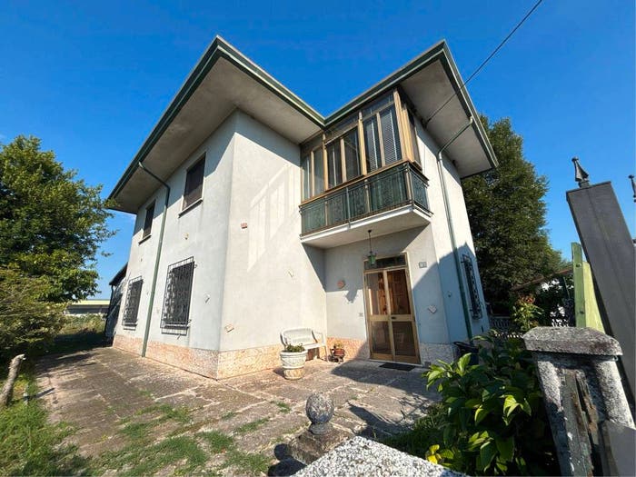 Casa con 5 locali in vendita in Via Circonvallazione, Centro, Villimpenta