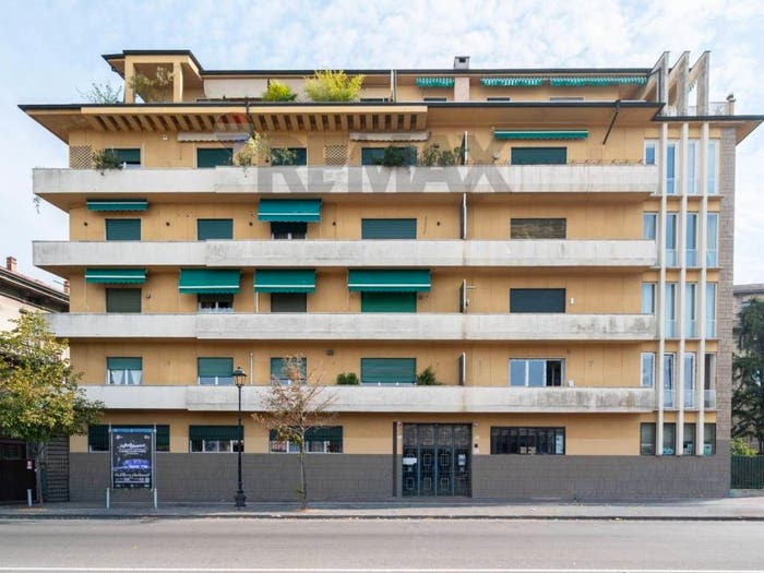 Appartamento trilocale in vendita in Viale Paolo Toschi, Centro Storico, Parma