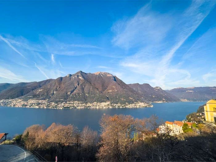 Casa con 6 locali in vendita in Via Aldo Moro, Pognana Lario