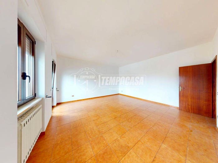 Appartamento con 6 locali in vendita in Via Angelo Selleri, Maglie