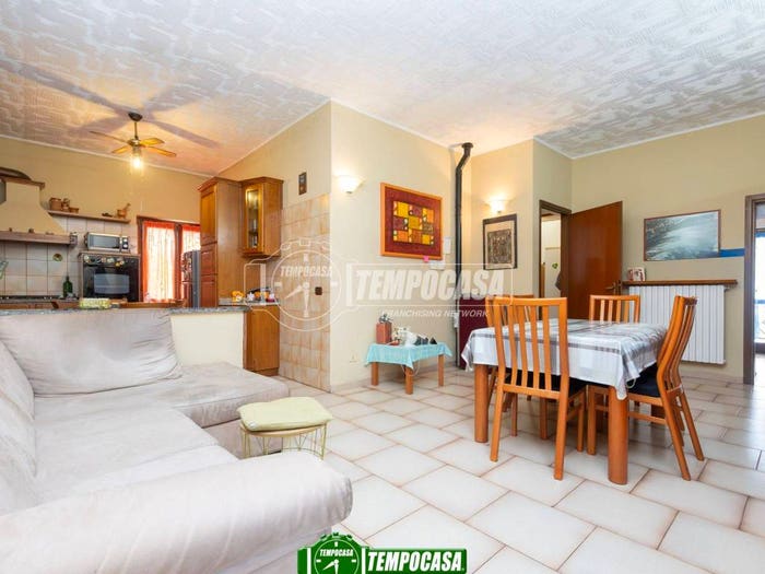 Appartamento trilocale in vendita in Via Camillo Zoja, Grezzago