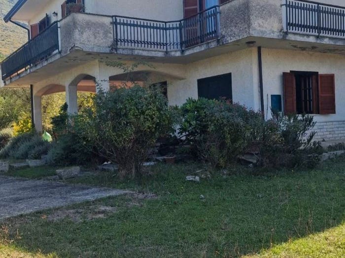 Casa quadrilocale in vendita in Contrada San Tamaro, Castro dei Volsci