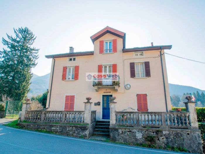 Casa con 6 locali in vendita in Centro, Dumenza