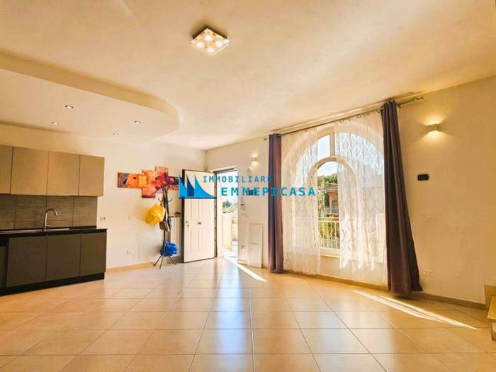 Appartamento quadrilocale in vendita in VLe RomaV Isola DirMonti, Marina di Massa Centro, Massa