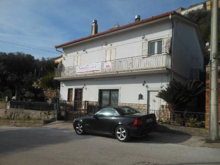 Casa con 6 locali in vendita in Via Comunale, Presenzano