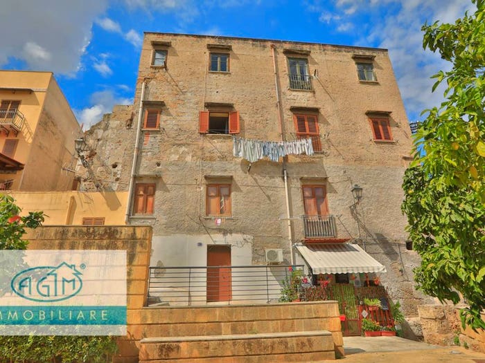 Appartamento quadrilocale in vendita in Piazza Santissimi Quaranta Martiri Alla Guilla, Tribunale, Palermo