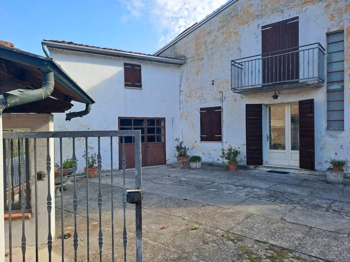 Casa con 5 locali in vendita in Via Bugno, Viadana