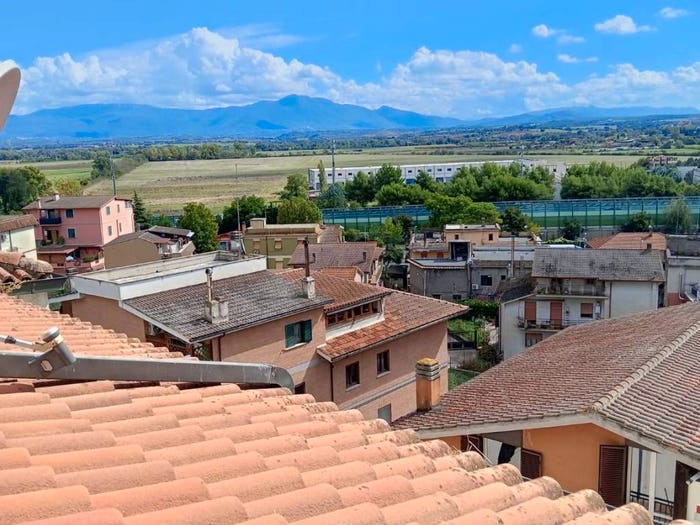 Casa quadrilocale in vendita in Via Tiberina, Castelnuovo di Porto