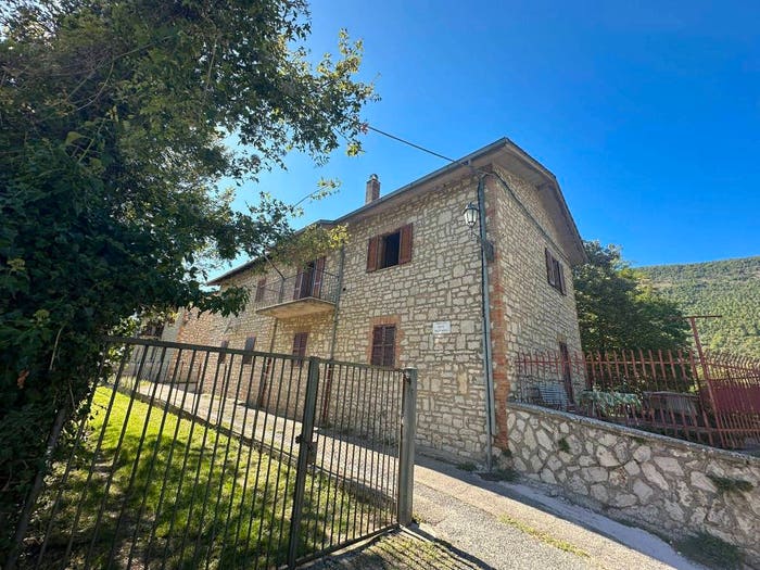 Appartamento quadrilocale in vendita in Località Palombara, Polino