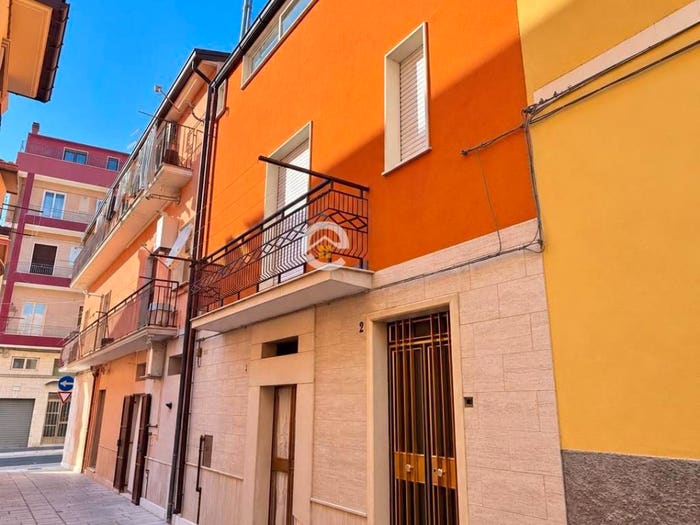 Casa con 5 locali in vendita in Vicolo Camillo Benso di Cavour, San Giovanni Rotondo