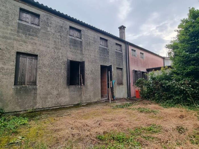 Casa con 6 locali in vendita in Via Roma, Correzzola