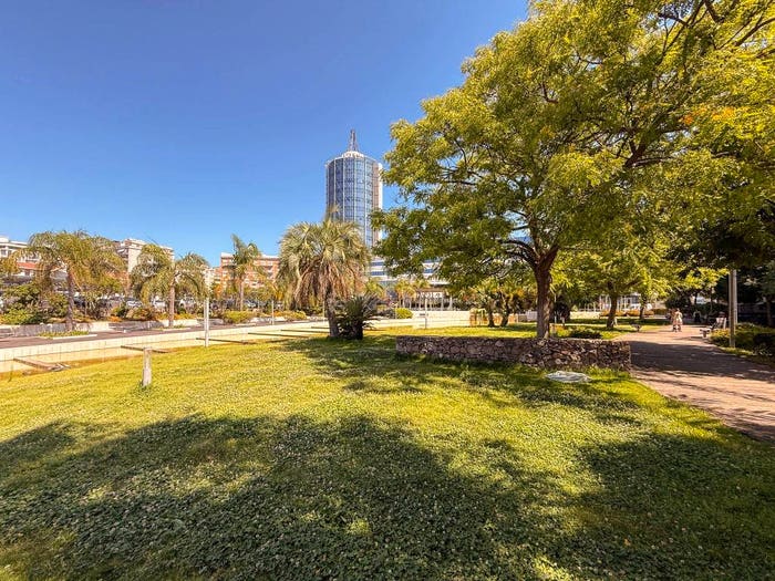 Appartamento con 5 locali in vendita in Piazza Giovanni XXIII, Cagliari