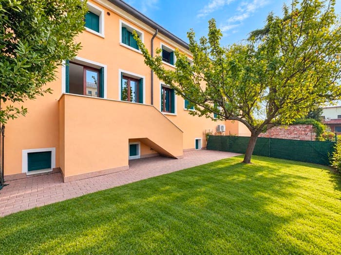Appartamento con 5 locali in vendita in Via Vallesina, Centro Storico, Este