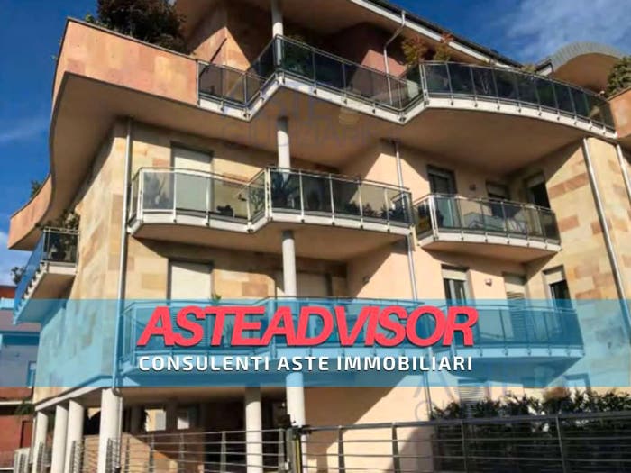 Appartamento con 6 locali in vendita in Corso Francia, San Rocco Castagnaretta, Cuneo