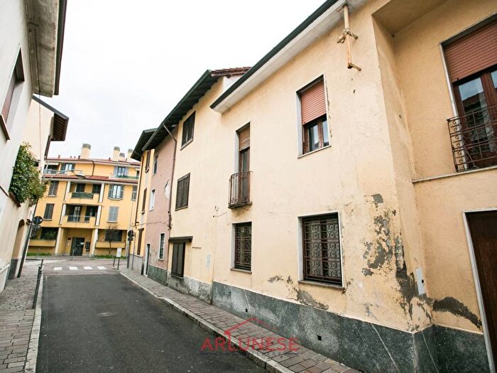 Appartamento trilocale in vendita in Via Brisa, Centro, Parabiago
