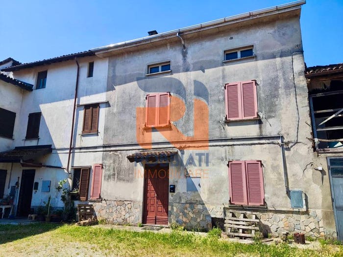 Casa quadrilocale in vendita in Via Caduti, Sairano, Zinasco