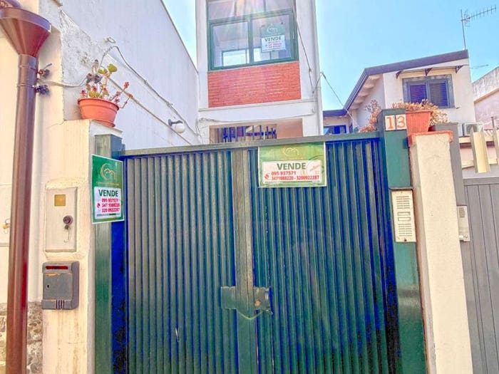 Casa quadrilocale in vendita in Via Calatabiano, Centro, Riposto