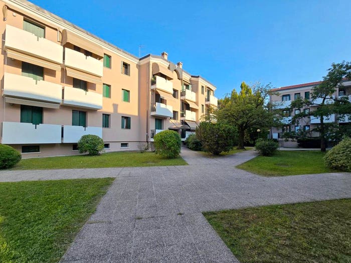Appartamento quadrilocale in vendita in Via Isola di Pago, Centro, Carbonera