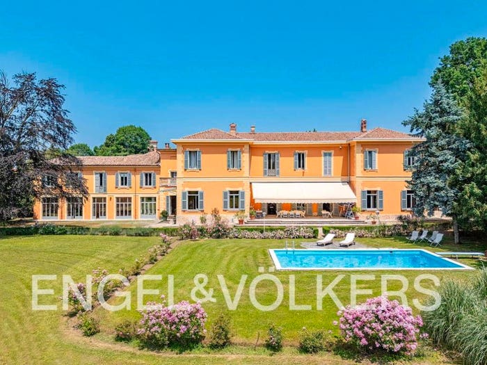 Casa con 6 locali in vendita in Monticello Brianza