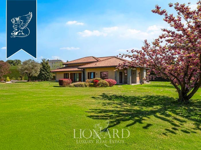 Casa con 6 locali in vendita in Lurago Marinone