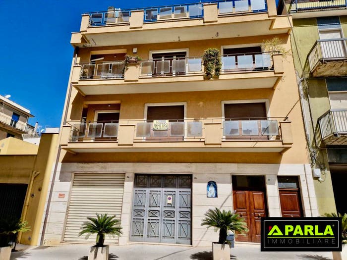 Appartamento con 6 locali in vendita in Via Regione Siciliana, Canicattì