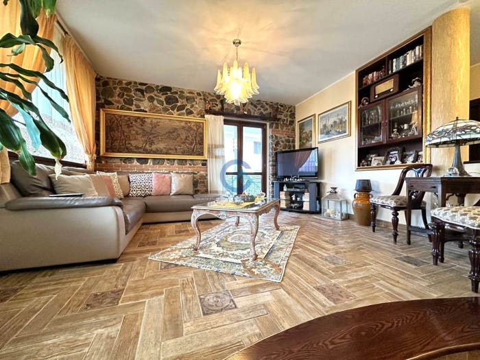 Casa con 6 locali in vendita in Via Filippo Turati, Montepaone Lido, Montepaone