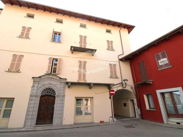 Appartamento quadrilocale in vendita in Via San Francesco d'Assisi, Centro, Villafranca Piemonte