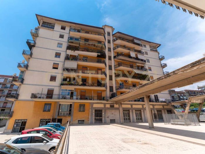 Appartamento con 6 locali in vendita in Via Vincenzo Giuffrida, Vulcania Sanzio, Catania