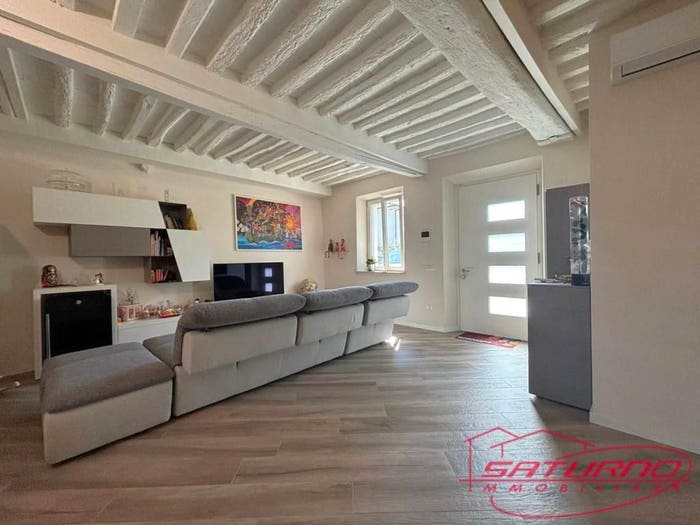 Casa con 5 locali in vendita in Via delle Ville Prima, Santissima Annunziata, Lucca