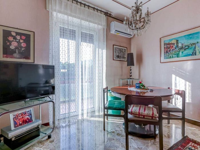 Appartamento trilocale in vendita in Via F De Ambrosis, Centro, Gavirate