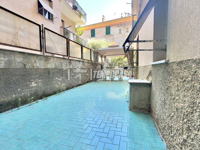 Appartamento quadrilocale in vendita in Via Francesco Ravaschio, Sestri Ponente, Genova
