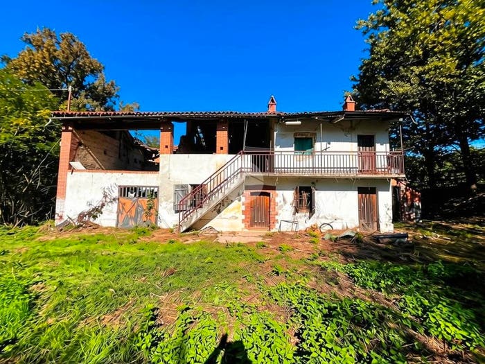 Casa con 5 locali in vendita in VIA NARZOLE, Salmour