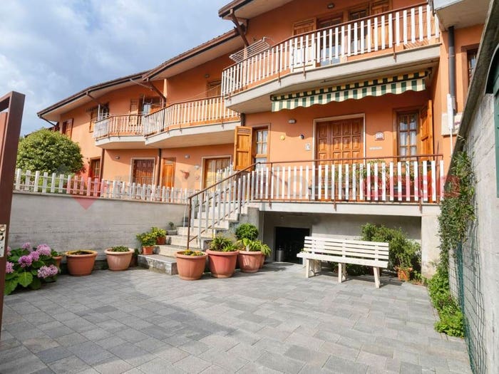 Casa trilocale in vendita in Via Baselica, Centro, Collepardo