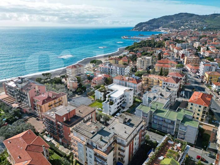 Appartamento trilocale in vendita in Via Generale Ardoino, Centro, Diano Marina