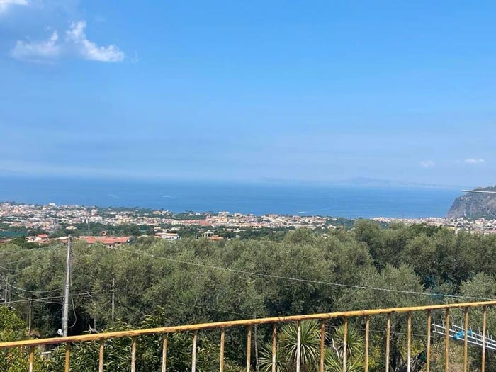 Appartamento quadrilocale in vendita in Via Piana, Piano di Sorrento