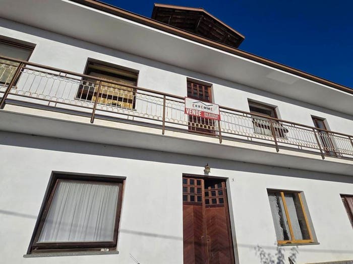 Casa con 6 locali in vendita in Via Maffiotti, Camburzano