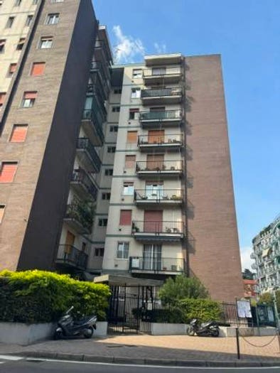 Appartamento trilocale in vendita in Piazza Immacolata, Bresso