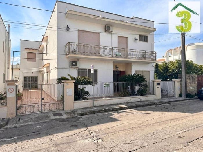 Appartamento con 6 locali in vendita in Via Gianbattista Morgagni, Centro, Tricase
