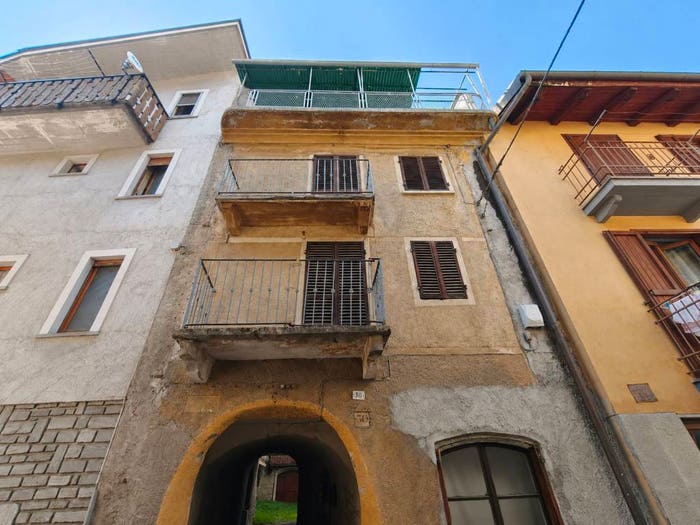 Casa con 6 locali in vendita in Via Vittorio Emanuele II, Centro, Chiomonte